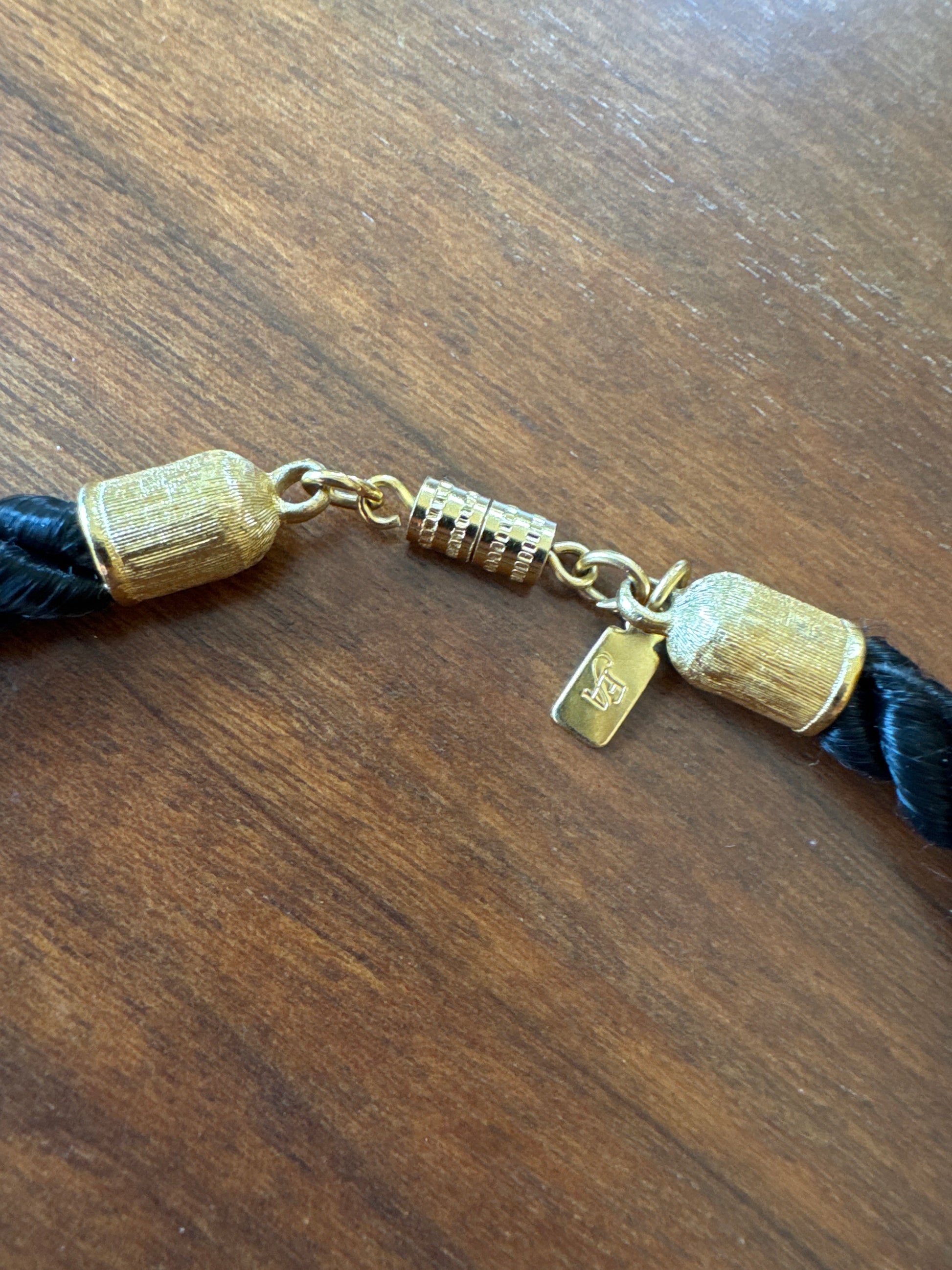 90s Elizabeth Arden Gold Tone Shell Choker